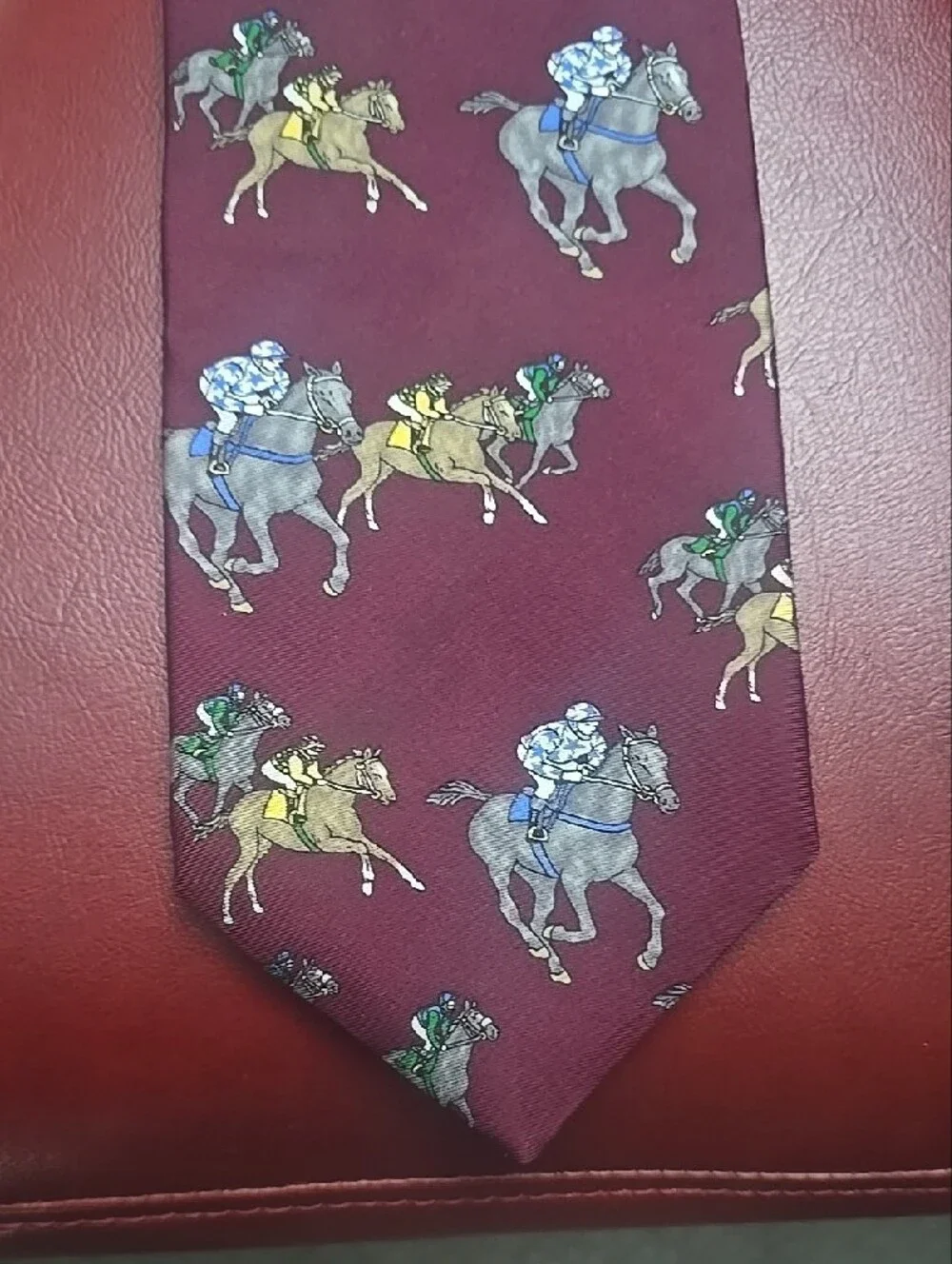 Vintage  Patterned Necktie - Classic Fashion Accessory